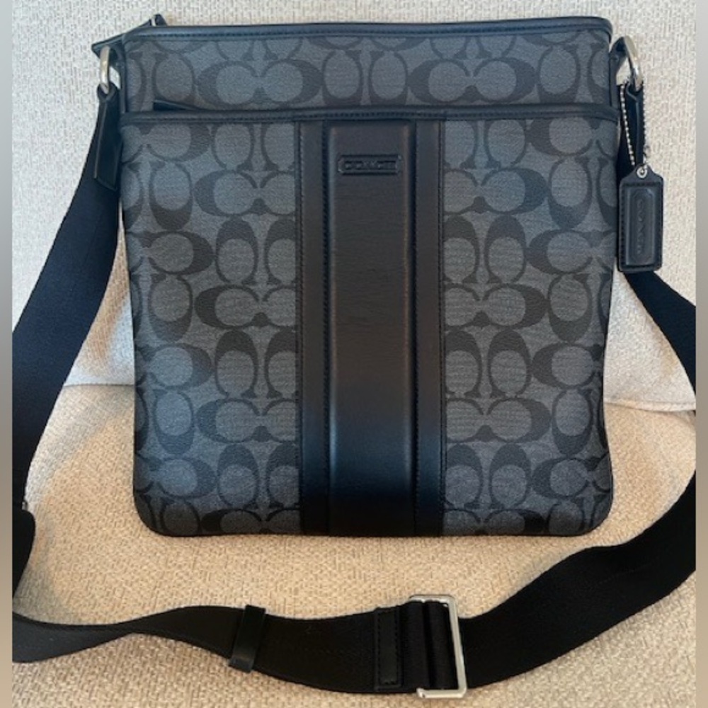 Black Coach Crossbody Bag - Signature Collection
